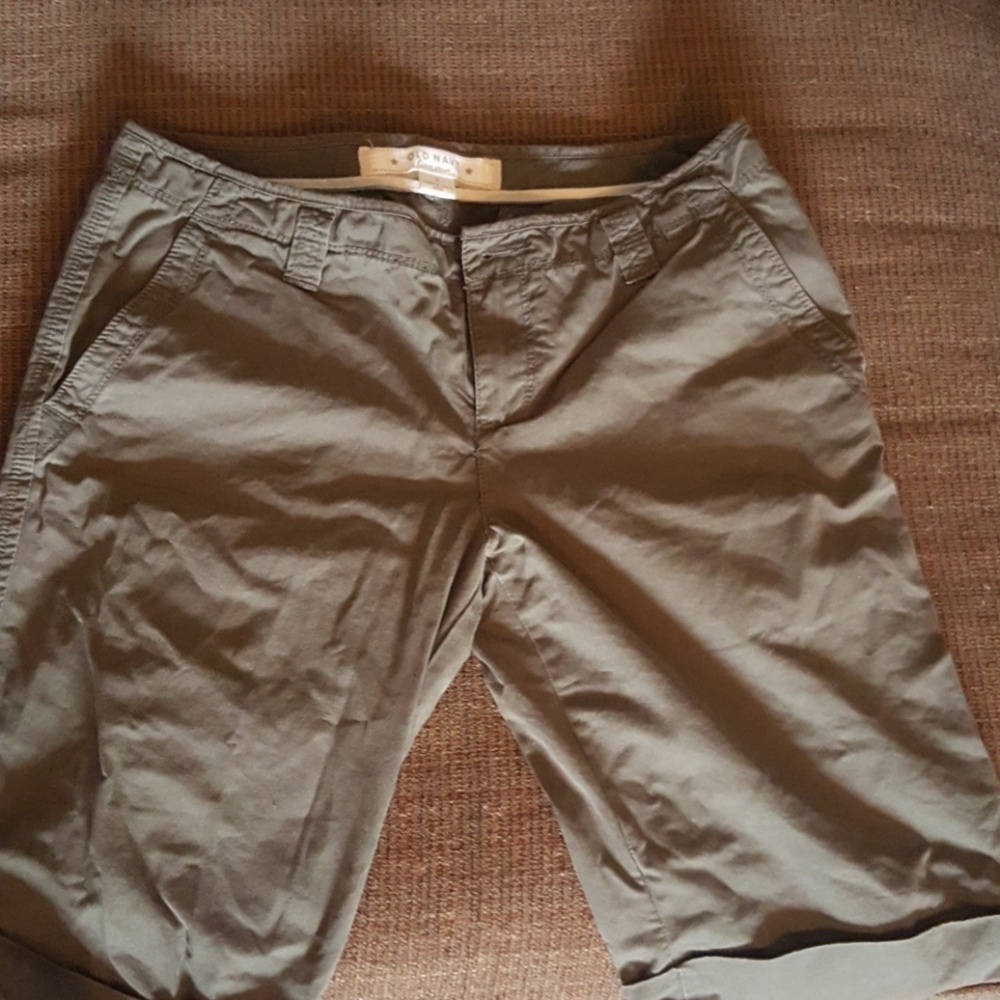 OLD NAVY Burmuda shorts olive green size 4